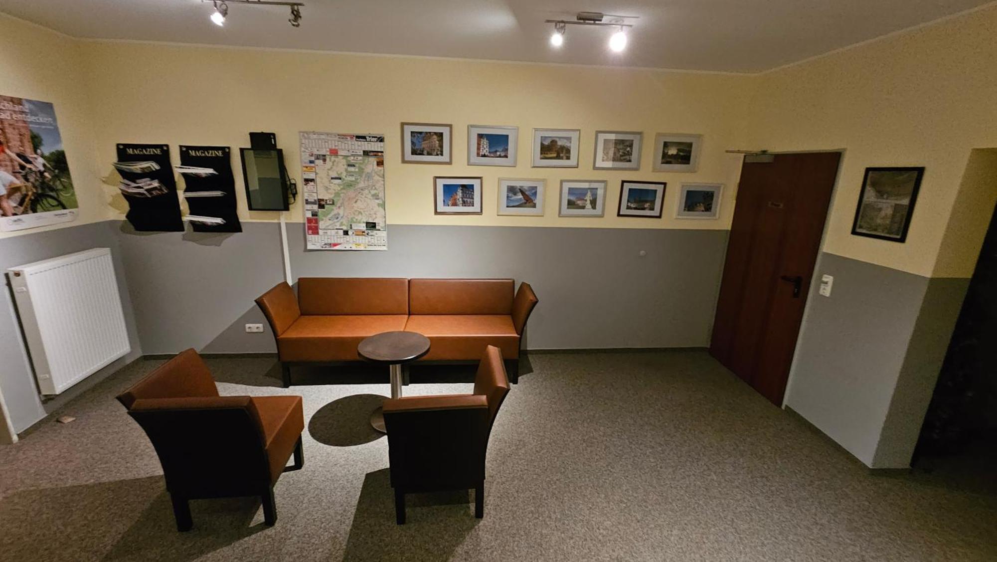 Kenner Treff Hotel Bagian luar foto