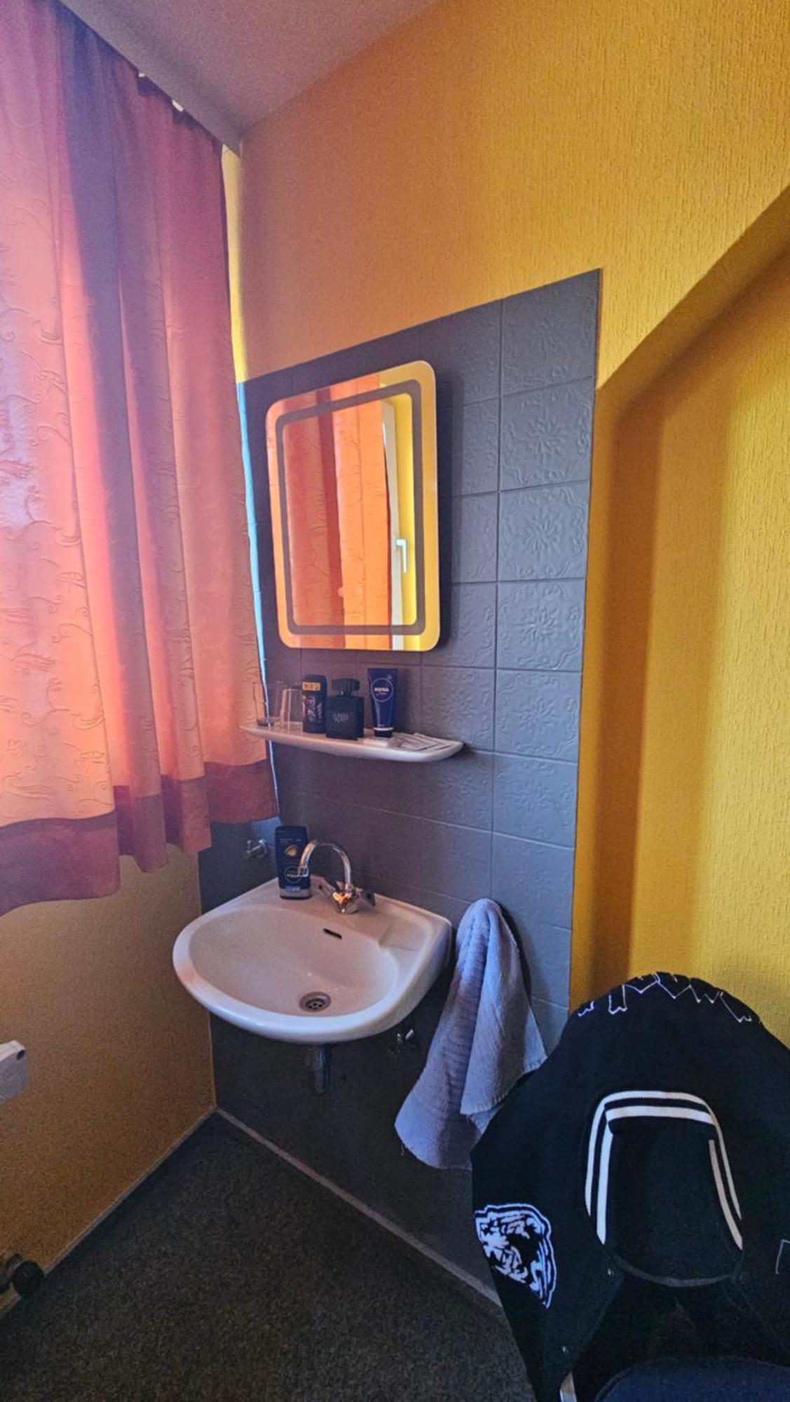 Kenner Treff Hotel Bagian luar foto