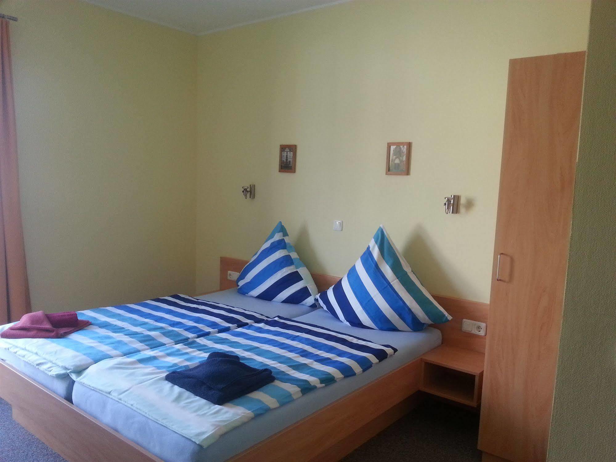Kenner Treff Hotel Bagian luar foto