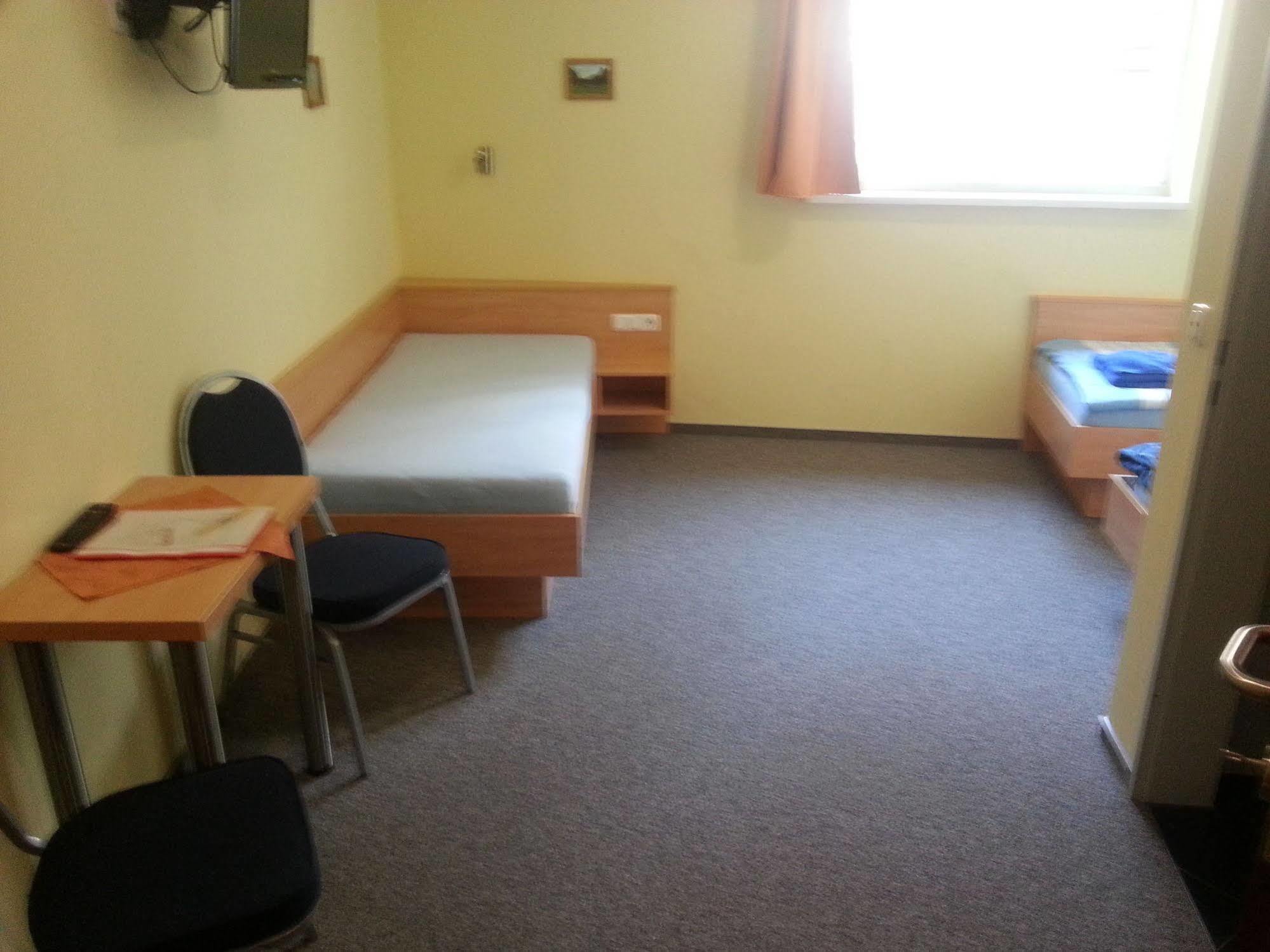 Kenner Treff Hotel Bagian luar foto