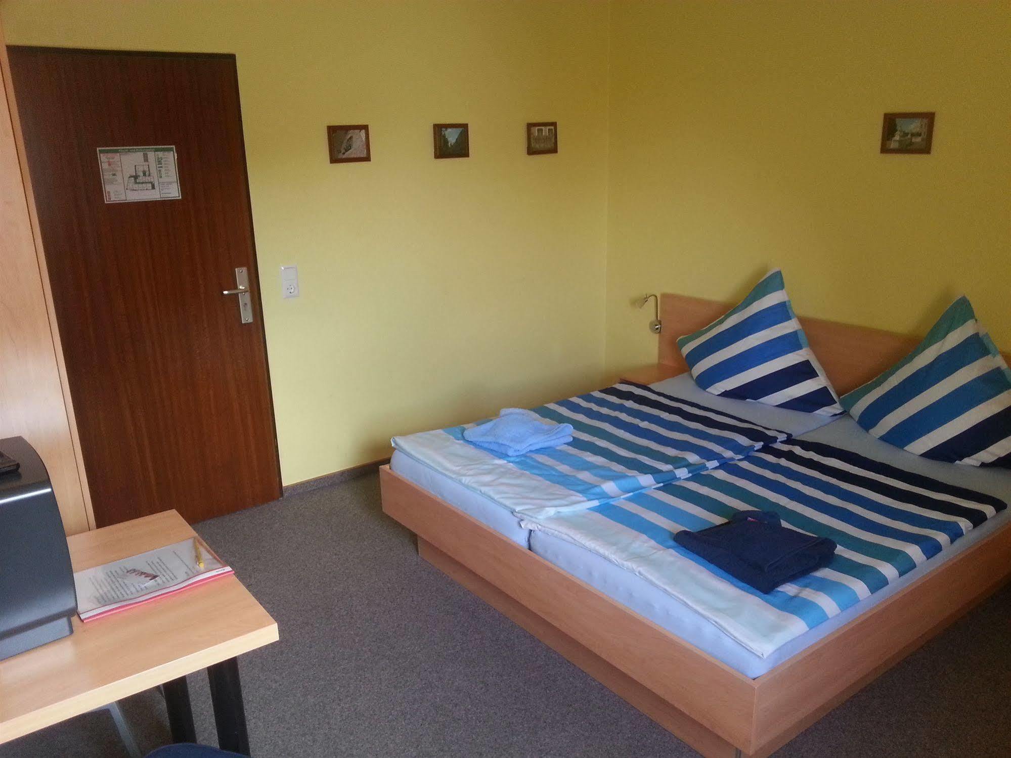 Kenner Treff Hotel Bagian luar foto